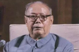 1977年叶帅80大寿，邓小平亲临祝贺，蛋糕上为何多插一根蜡烛？图片