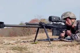 10式大狙怎么样，若打人三级头能扛几下？看打中的靶子你就明白了图片