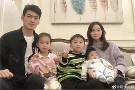 “烧饼帅哥”12年后再上热搜：从打工人变成创业者，做自己擅长的事内心很踏实图片