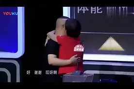 老郭遭美女强吻 有才就是受欢迎图片