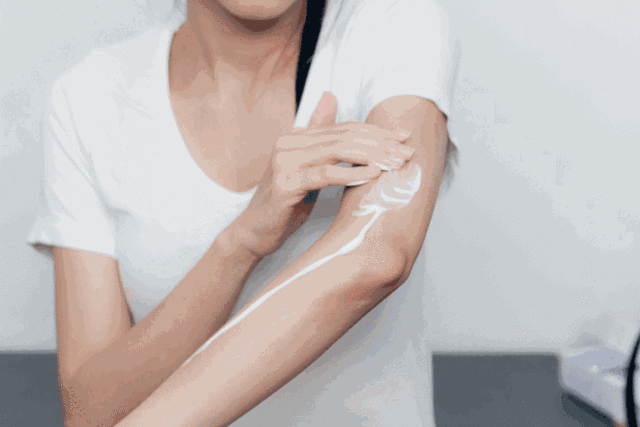 洗澡抹完身体乳之后需要清洗吗