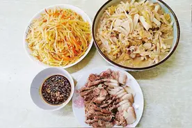 今日晚餐：白肉+酸菜猪肉炖土豆+大碴子粥，好吃到撑图片