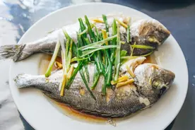 老人常说“鱼不蒜，牛不韭，肉不姜”，原来真的很管用，涨知识了图片