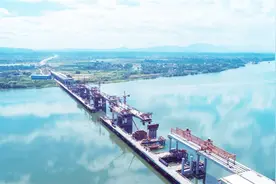 江西建一条新高速，投资132亿，给沿途三个省份带来发展机遇视频封面