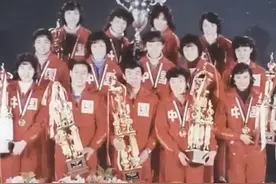 女排首次夺冠时穿的运动服，来自天津！图片