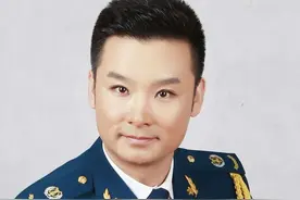 刘和刚：闪婚世界小姐，抱着父亲泪流满面，成名后让农村父母享福图片