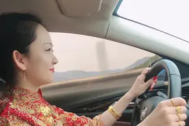 真·自“嫁”游！90后厦门新娘开车把自己送上门！网友：嫁给爱情的样子图片