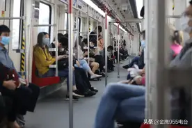 明起，车内进食、手机外放等行为将上“黑名单”！图片