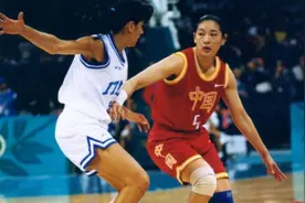 CBA历史首位女帅，曾与巩晓彬相恋9年，51岁单身，曾前往山村支教图片