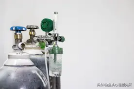家中氧疗，制氧机为什么比氧气瓶好？图片
