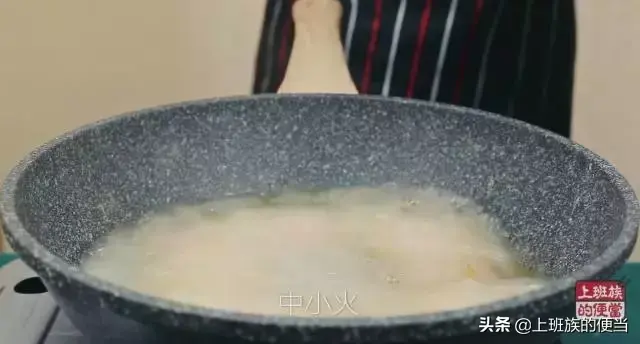 虾别再水煮了，只需1点技巧，口感弹牙喷喷香，一上桌就被吃光