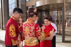 闫学晶儿子婚礼曝光！众星齐聚宴席豪华，现任老公仍未露面图片