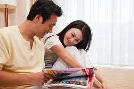 老公出差我去闺蜜家吃饭，吃完后收拾碗筷，打开厨房门，五雷轰顶图片