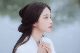 在历史上的某些年代，“搔首弄姿的美”本来就是一种过错图片