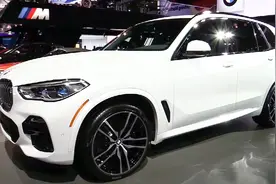 2019款宝马X5 xDrive50i，搭4.4T V8发动机，百公里加速4.7秒视频封面