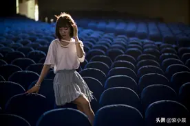 柳岩：笑容亲切甜美可人，你猜我喜欢什么制服”“被你制服”图片