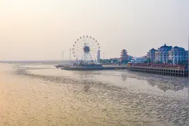 上海又一水上乐园火了，海水面积高达六十八万平方米，就在奉贤图片