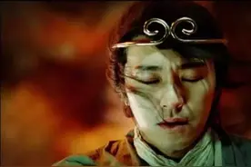 经典再现！谭维维实力翻唱《一生所爱》，画面感强，深情催泪！图片