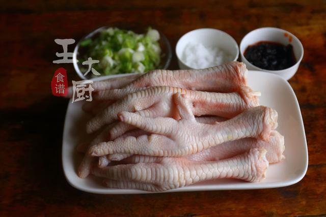 鸡爪可以这样做，豉汁蒸鸡爪，简单省事又好吃，用来下酒很不错