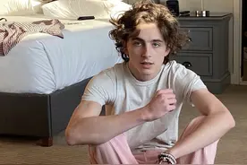 甜茶Timothée Chalamet正式回归单身，一张居家糊照大受追捧图片