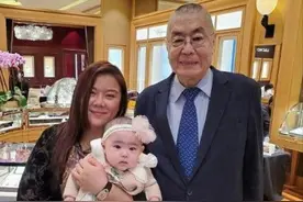 “老来得子”的5位男星，他81岁得女还想生，王刚儿子和外孙同岁图片