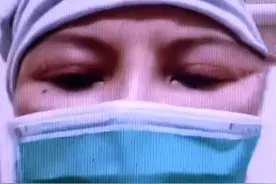 妈妈离婚后11年没管儿子，患白血病急盼儿子捐骨髓，儿子该捐吗？图片