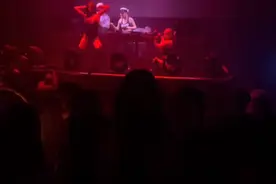 王思聪被曝花1.2亿打造国内一流酒吧，开业现场曝光辣妹蹦迪热舞图片