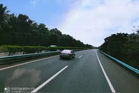 下山刹车失灵，货车司机高超技术救自己，事后还把车修好了图片