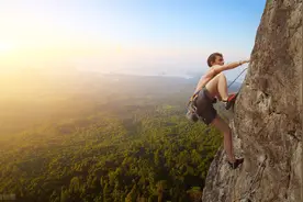 飞“岩”走壁 vs 鬼斧神工 ——探索奥运新项目攀岩图片