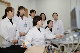 郑大三附院超声科：手持探头辨真疾，“火眼金睛”护妇幼图片