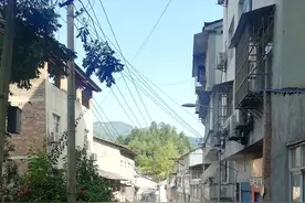 重庆市綦江区与巴南区交界不起眼的袖珍场镇，难得的是还有赶集图片