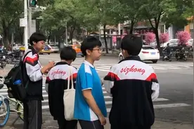 石家庄部分学校对学生发型要求苛刻，女生哭着说太短，教育局回应