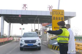 春运第一天！界首做好防控保安全！图片