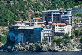 唯一的“男人岛”:每天限流25人，进去要脱衣检查，岛上无一女人图片