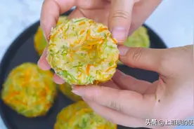 西葫芦炒着吃太单调，做成主食营养丰富，越吃越瘦图片