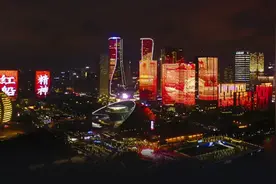 杭州全城灯光璀璨，钱江新城灯光秀再登央视！千架无人机编队表演刷屏了！图片