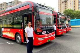 “移动的党史课堂”来了！哈市10辆“建党百年红色主题公交车”上线图片