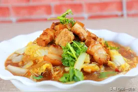 吃不够的猪肉白菜炖粉条，试试厨师长这个做法，肉片鲜嫩入味图片