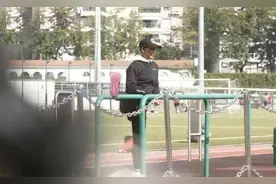 父亲被杀，被逼拍风月片，苦熬46年，任达华终成大佬图片