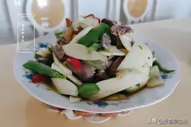 鸡身上最好吃的部位，补血益气保护视力，炒一盘软嫩鲜美总吃不够图片