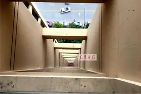 痛心！玉林市一小区4岁男童从楼上坠下，不幸殒命图片