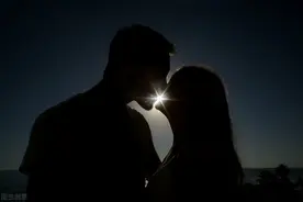 那一年，我和离婚女人的那件事图片