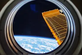 中国空间站太阳翼出现变形？还能用吗？太空环境到底有多恶劣？图片