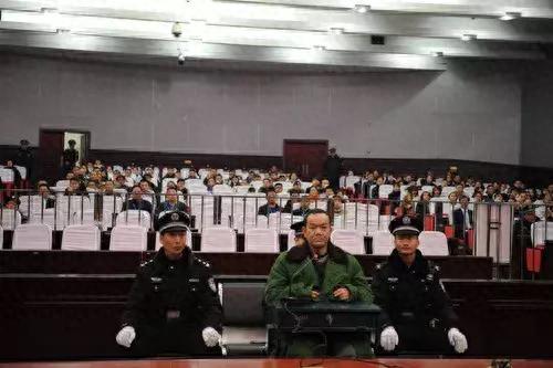车贷逾期车被扣肇事了,湖南衡东路虎车撞人 配图03