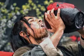 喝酒“脸红”和“脸不红”的人，哪个更能喝？哪个身体更健康？图片
