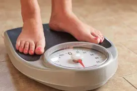 体脂秤是如何测量脂肪含量的？我不信你没好奇过，它真的准吗图片