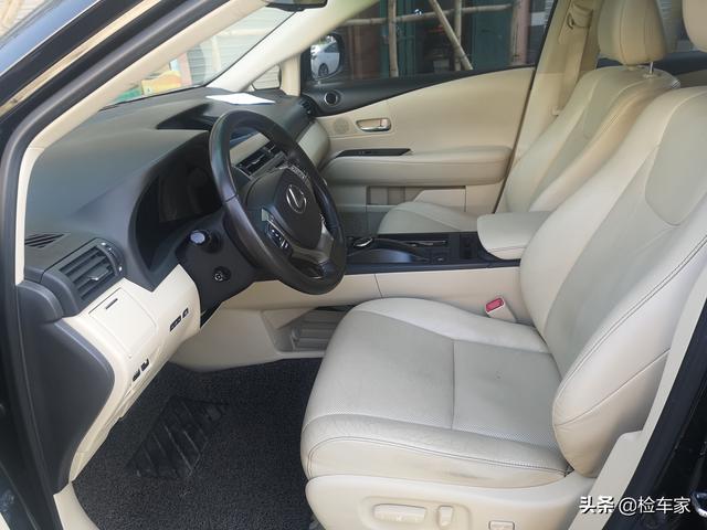 报价22万的雷克萨斯RX270，开10万公里就漏油，还能传三代吗？