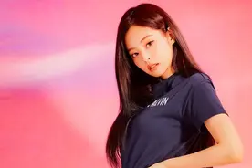 BlackPink的珍妮Jenny的牛仔画报，“清爽的官能美”图片
