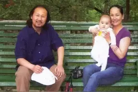 嗜酒如命导致家庭破裂，丧女后复出的腾格尔，成了新“网红”图片