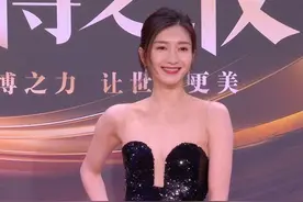 又是红毯！江疏影“上下失守”，倪妮大露背，都难敌热巴一个扭腰图片